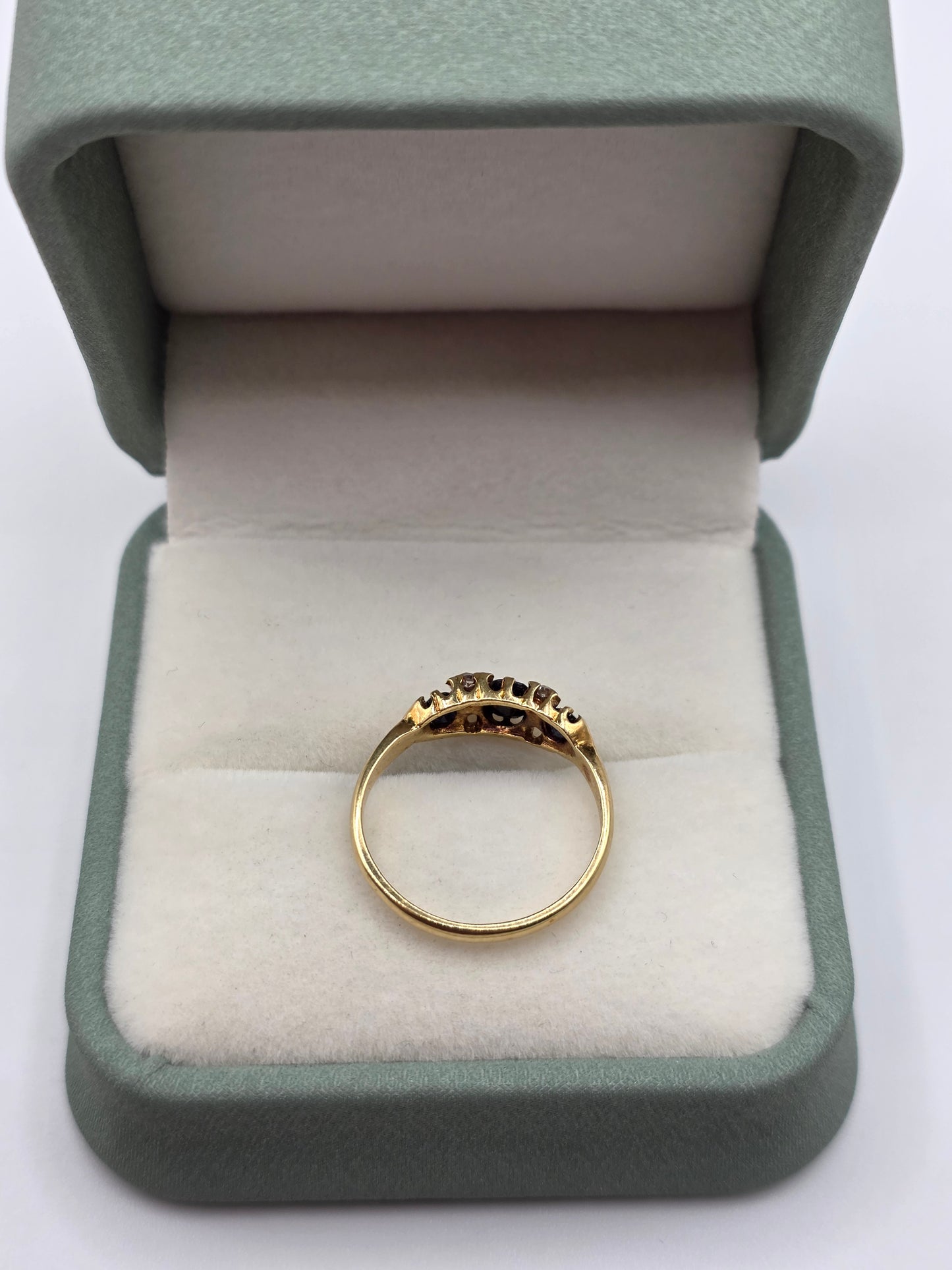 18ct gold sapphire and diamond ring