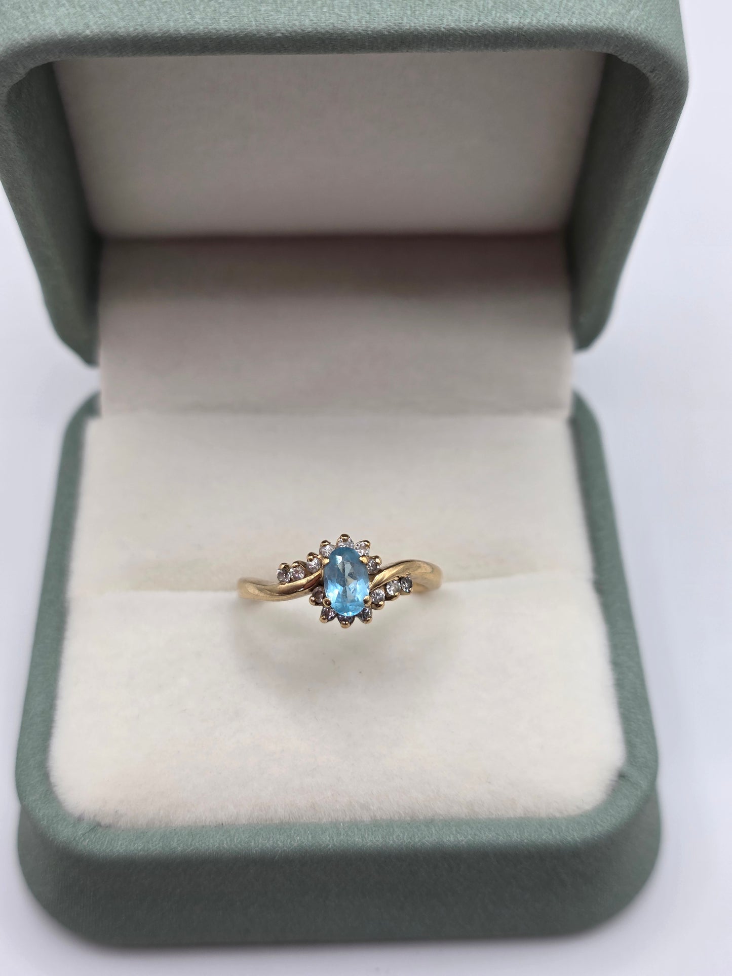 9ct gold aquamarine and cz ring