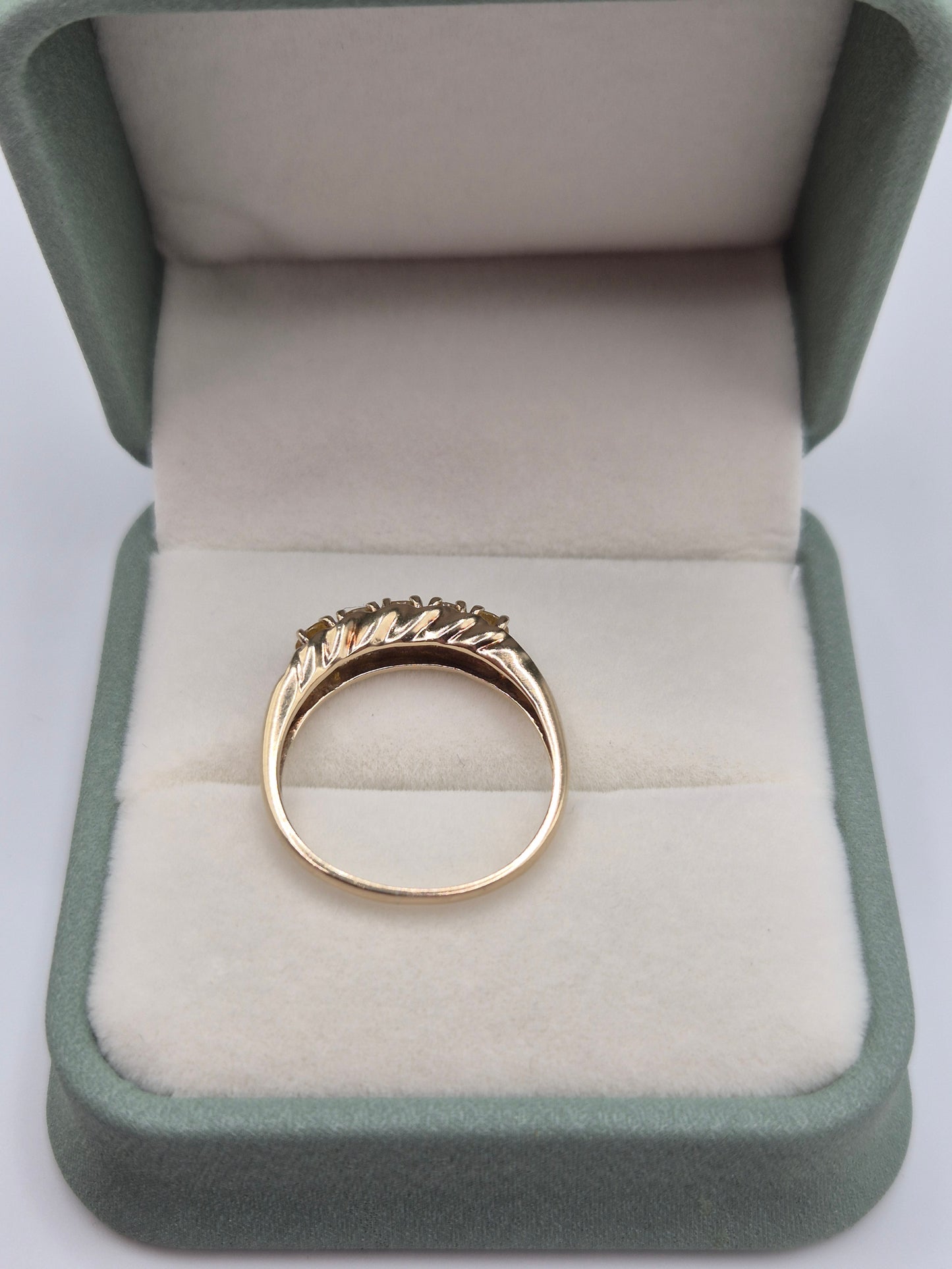 9ct gold yellow sapphire ring