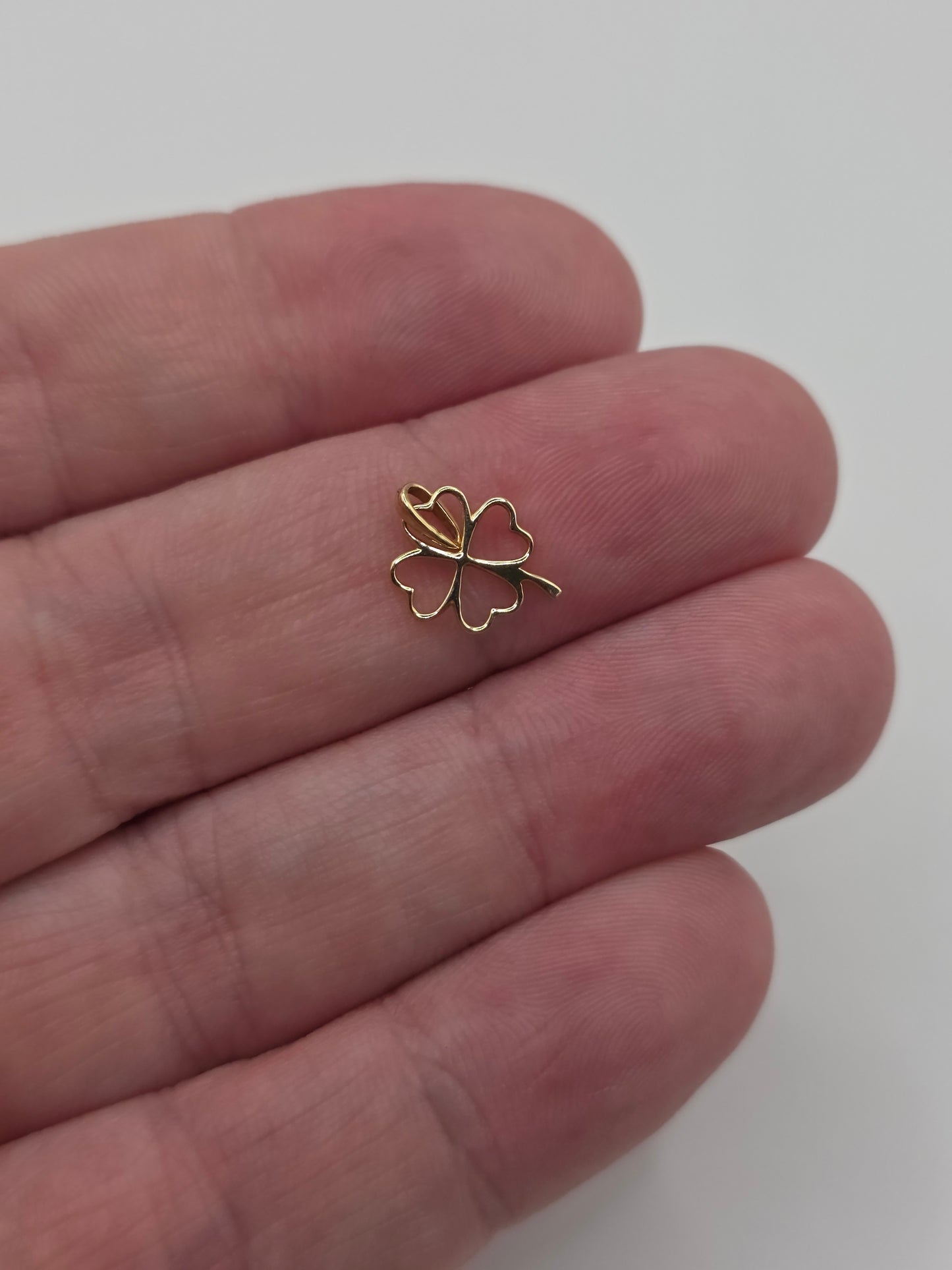 9ct gold shamrock charm