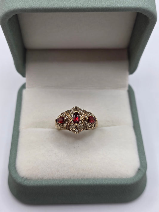 Vintage 9ct gold garnet ring