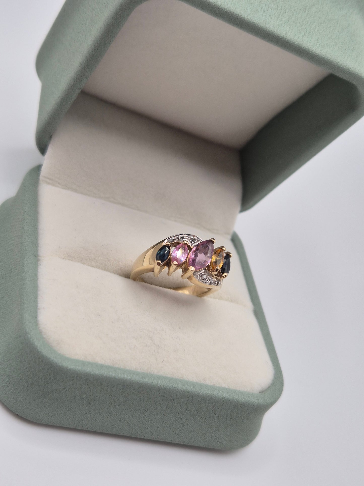 Heavy 9ct gold sapphire and diamond ring