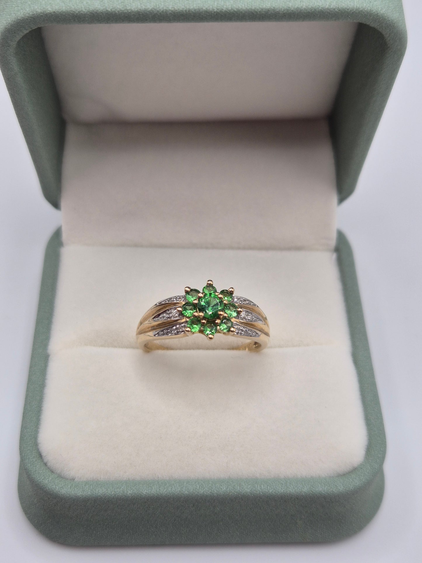 9ct gold diopside and diamond ring