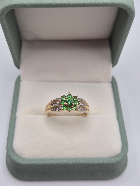 9ct gold diopside and diamond ring