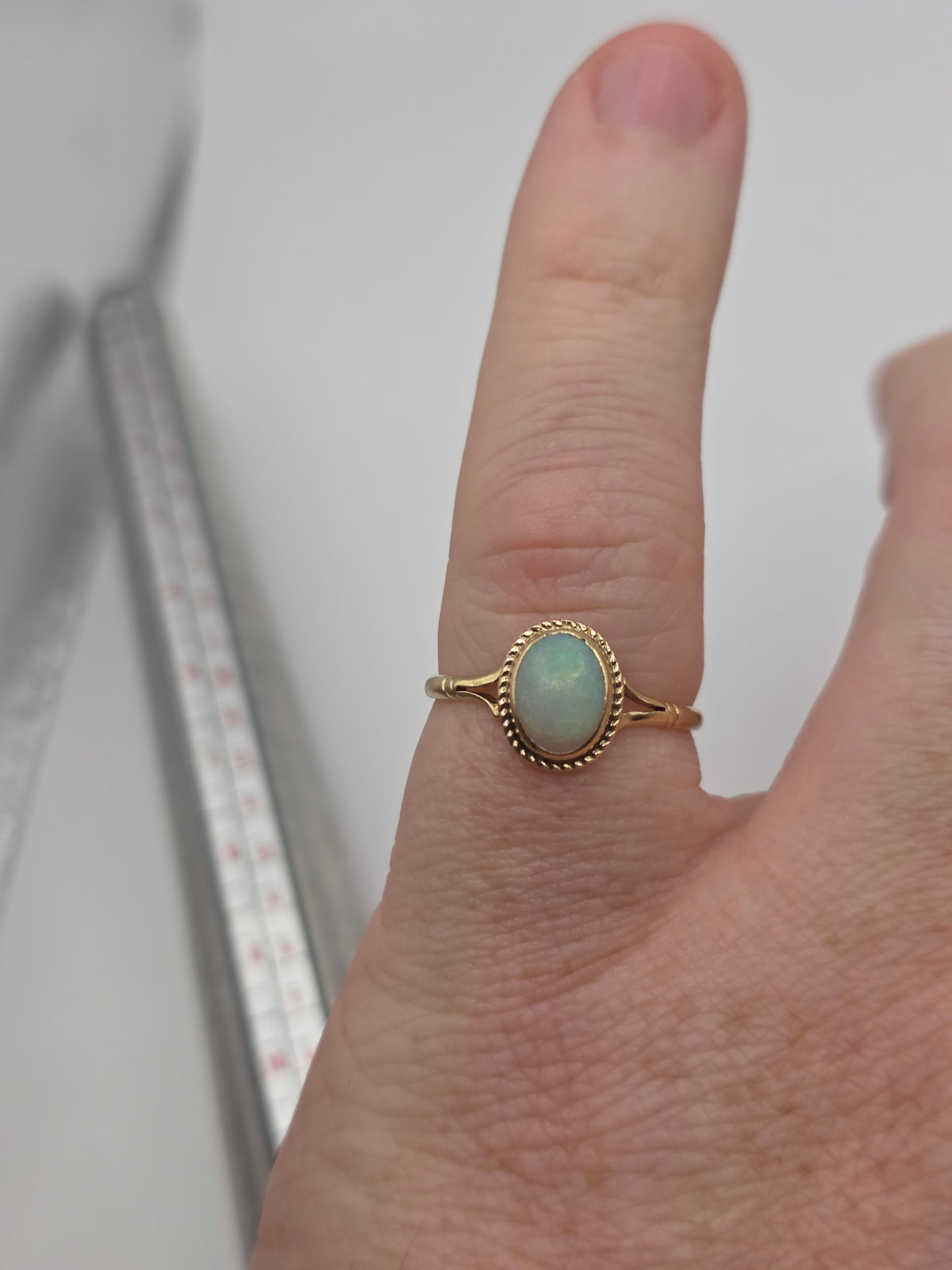 9ct gold opal ring