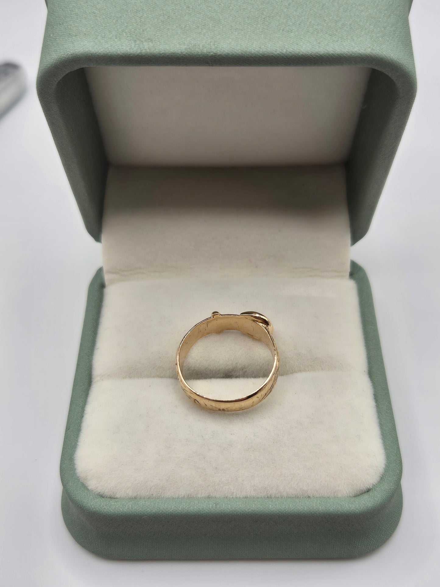 9ct gold buckle ring