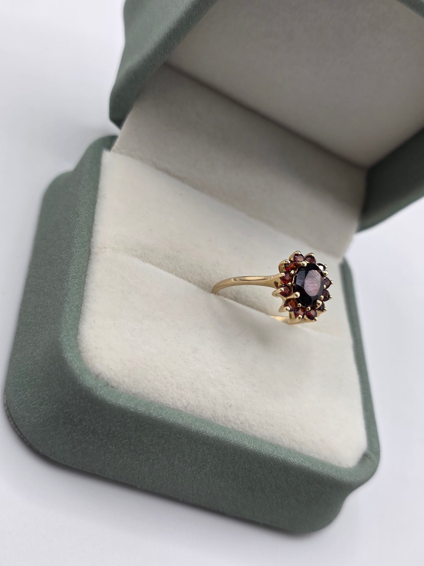 9ct gold garnet cluster ring