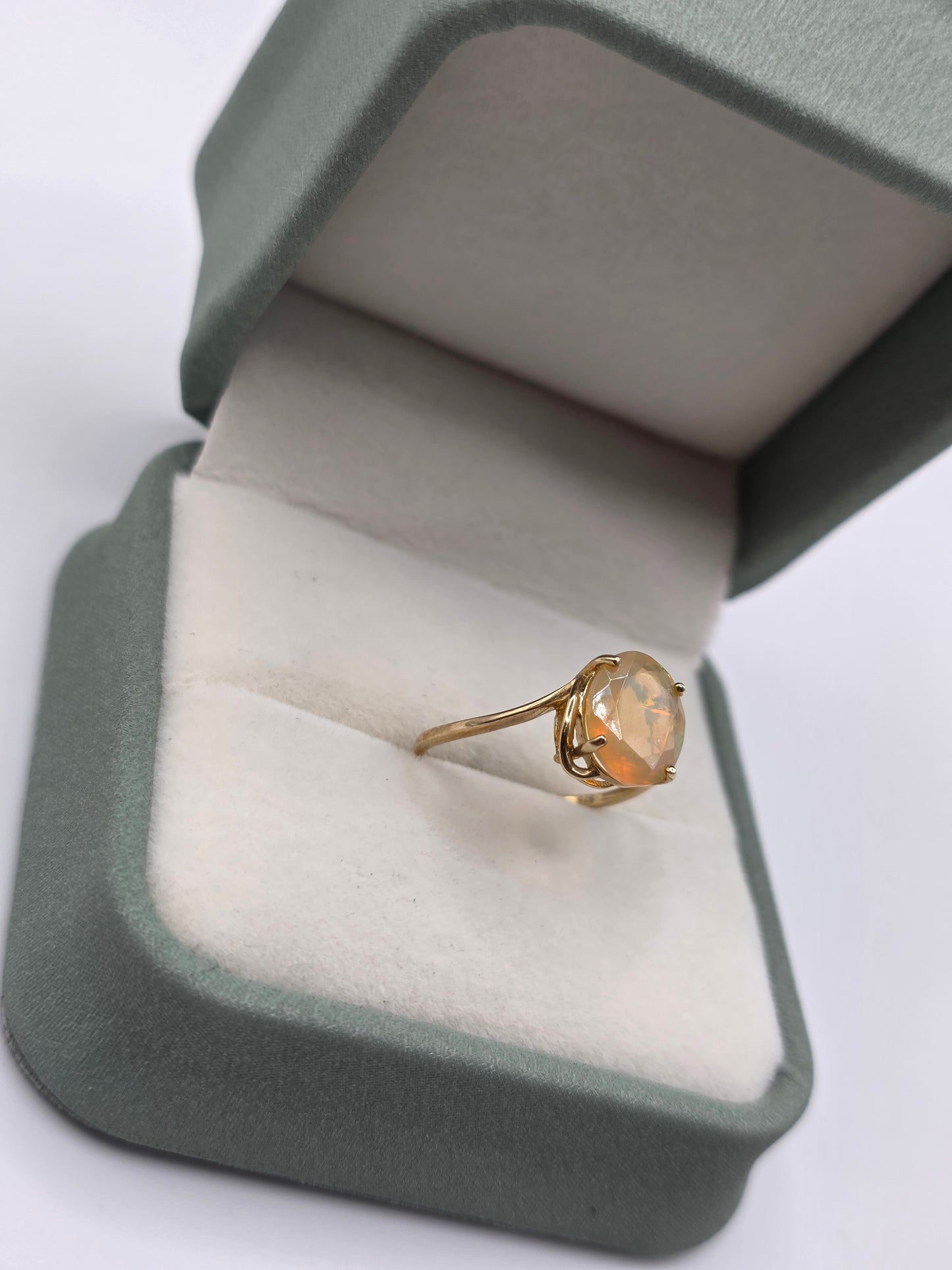 9ct gold opal ring