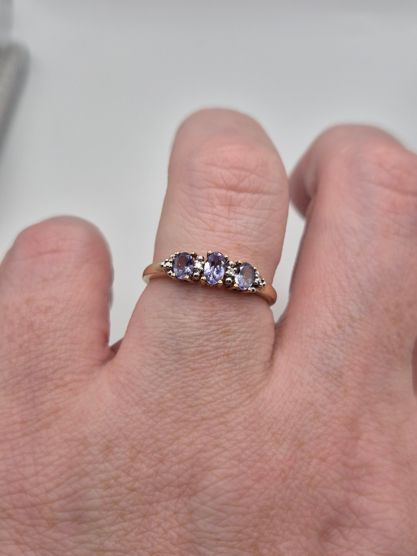 9ct gold tanzanite and diamond ring