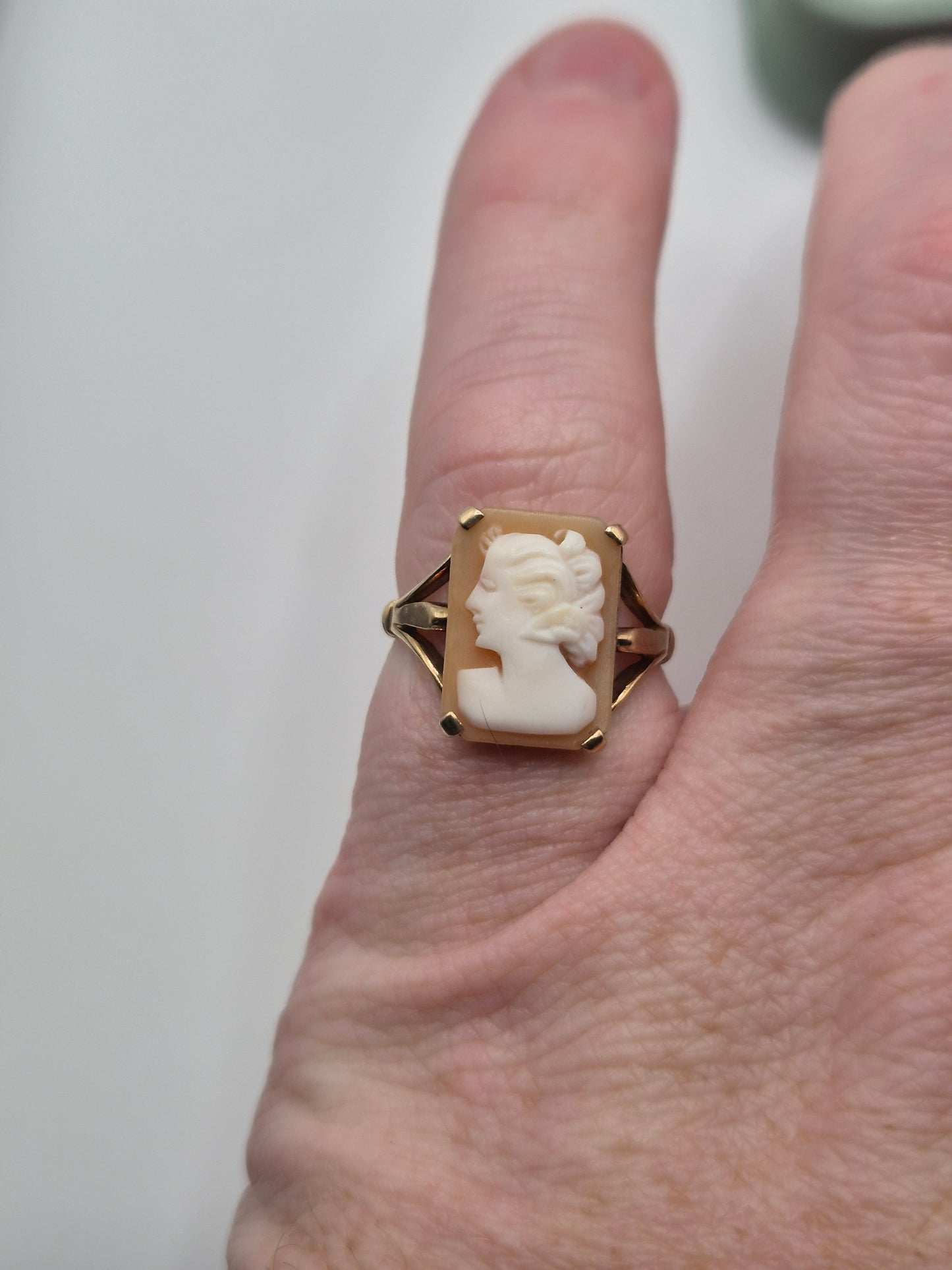 Vintage 9ct gold cameo ring