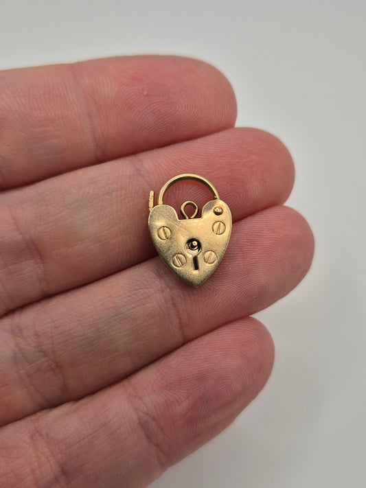 9ct gold padlock (18)