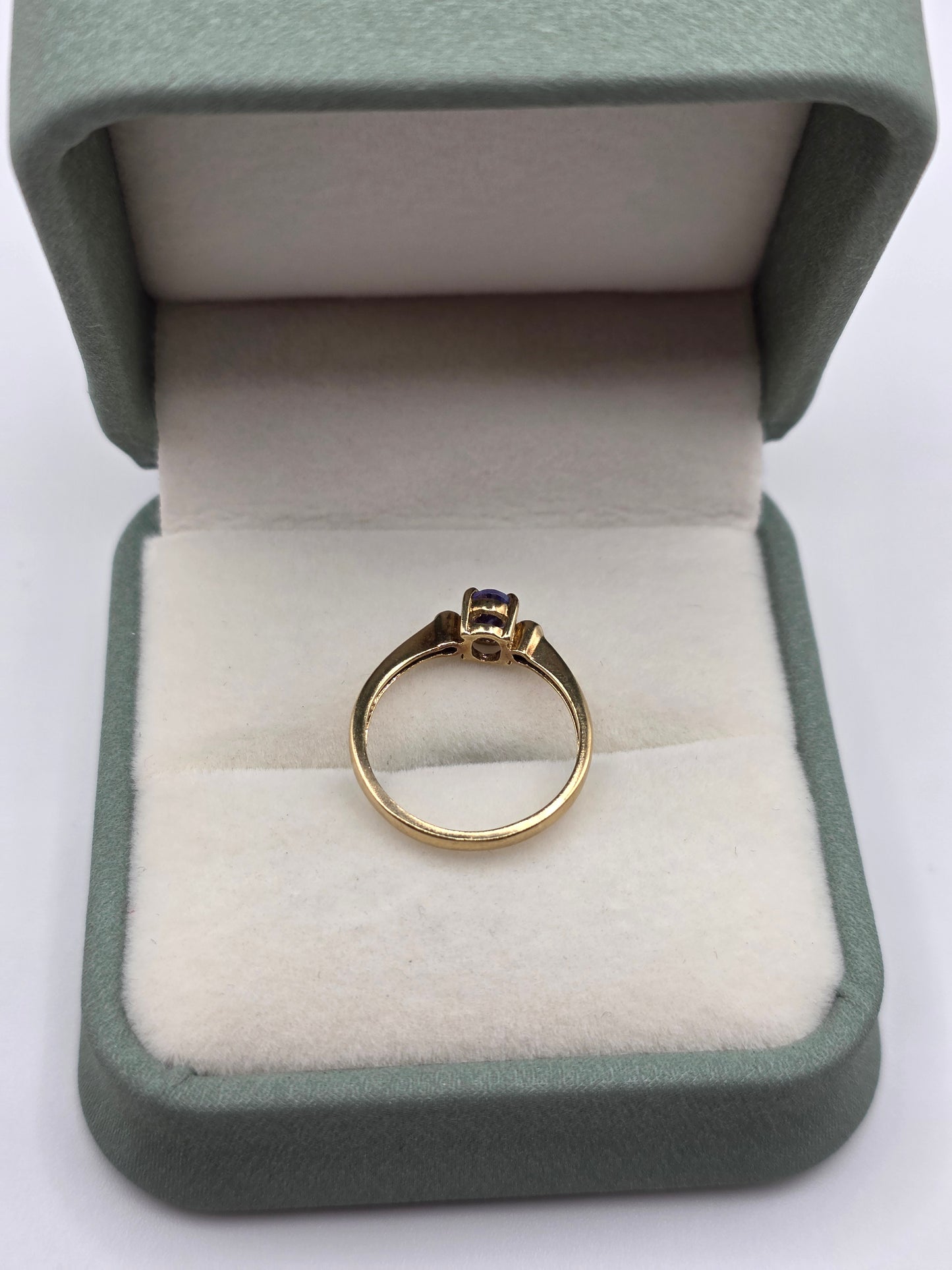 9ct gold tanzanite ring