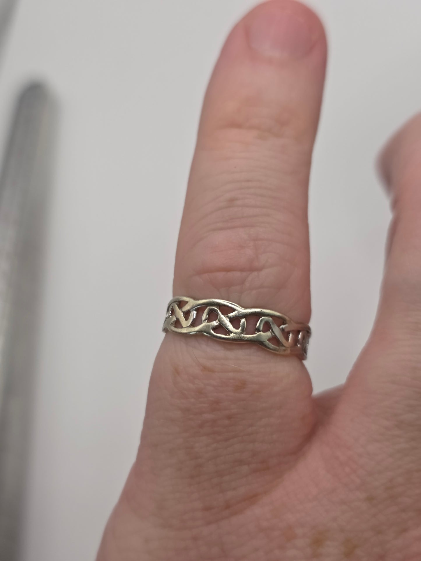 9ct white gold celtic ring