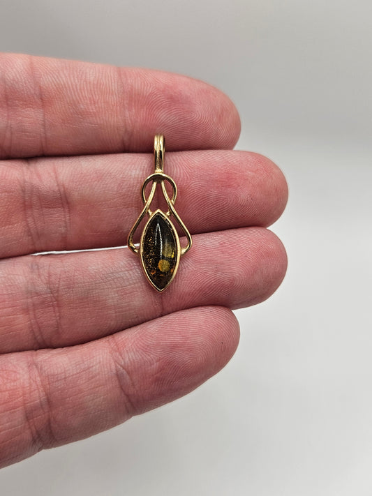 9ct gold amber pendant