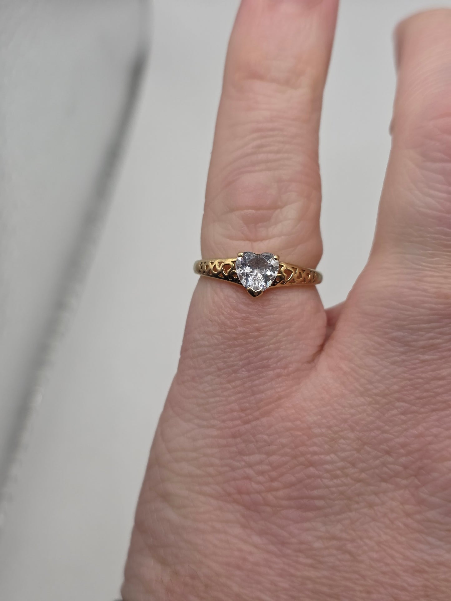 9ct gold Cz heart ring