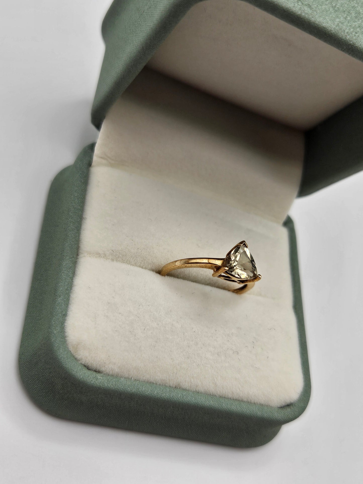 9ct gold topaz ring