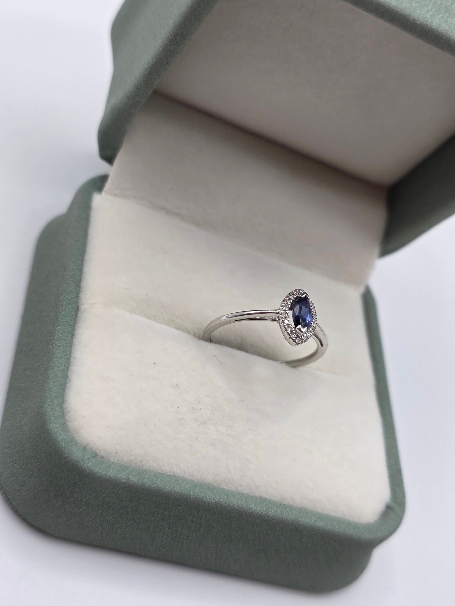 9ct white gold sapphire and diamond ring