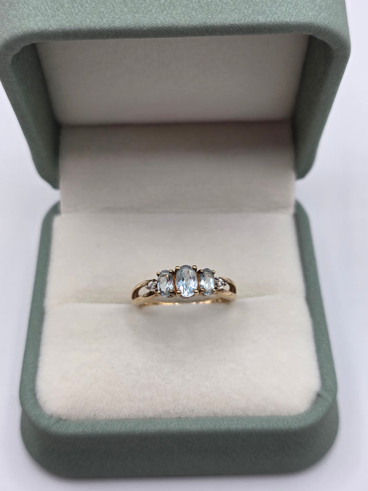 9ct gold aquamarine and diamond ring
