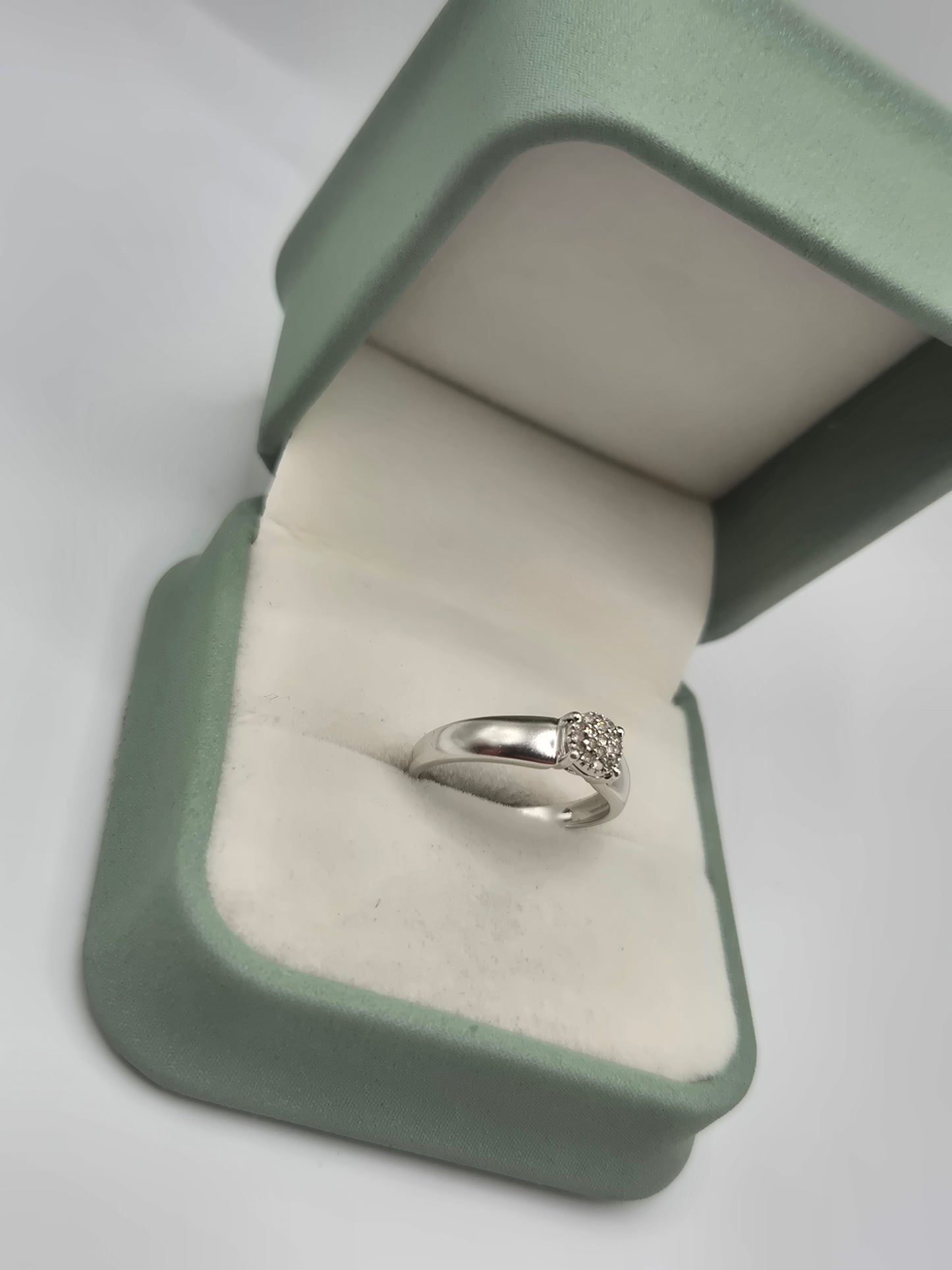 9ct white gold diamond cluster ring