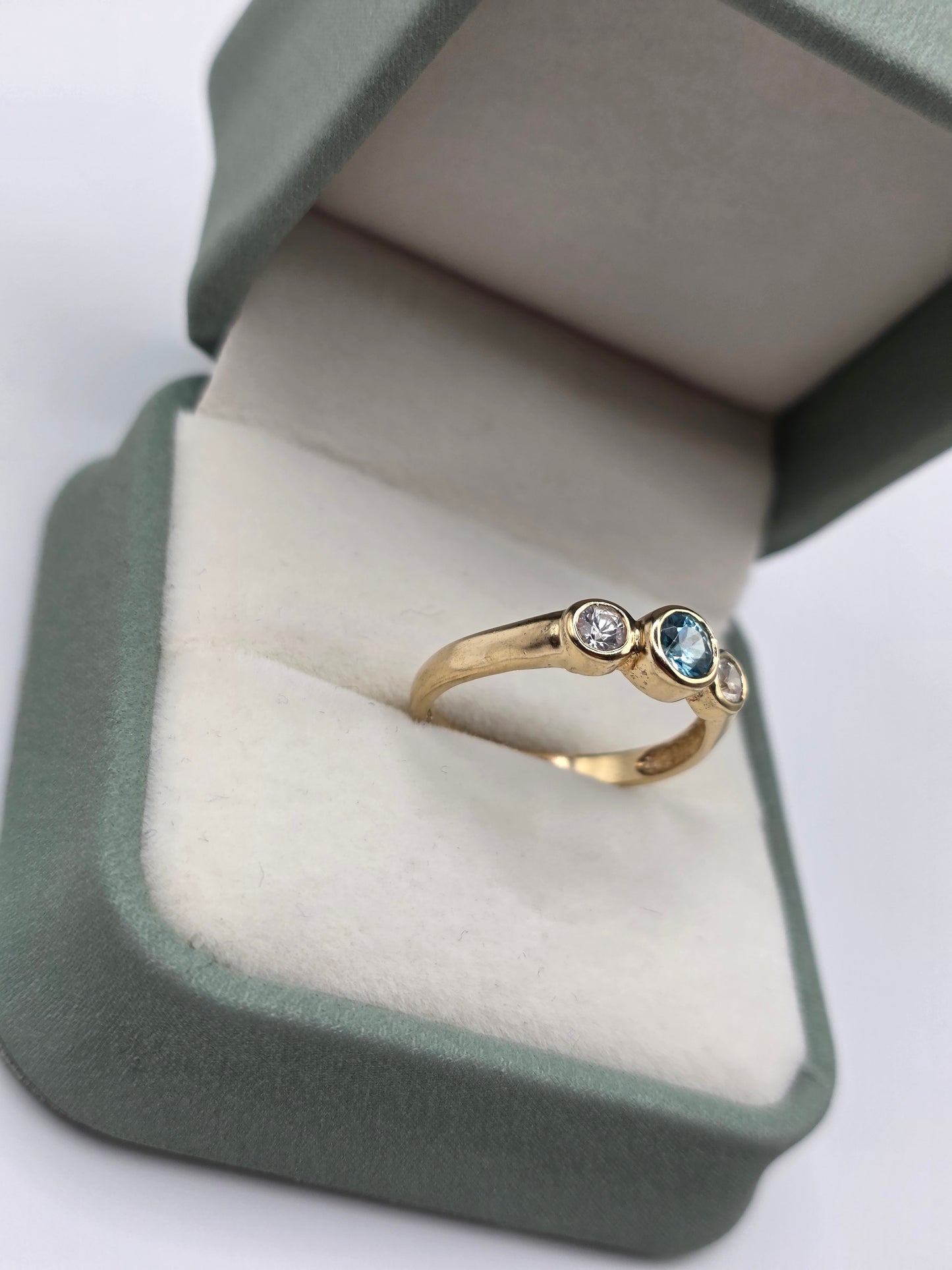 9ct gold topaz ring