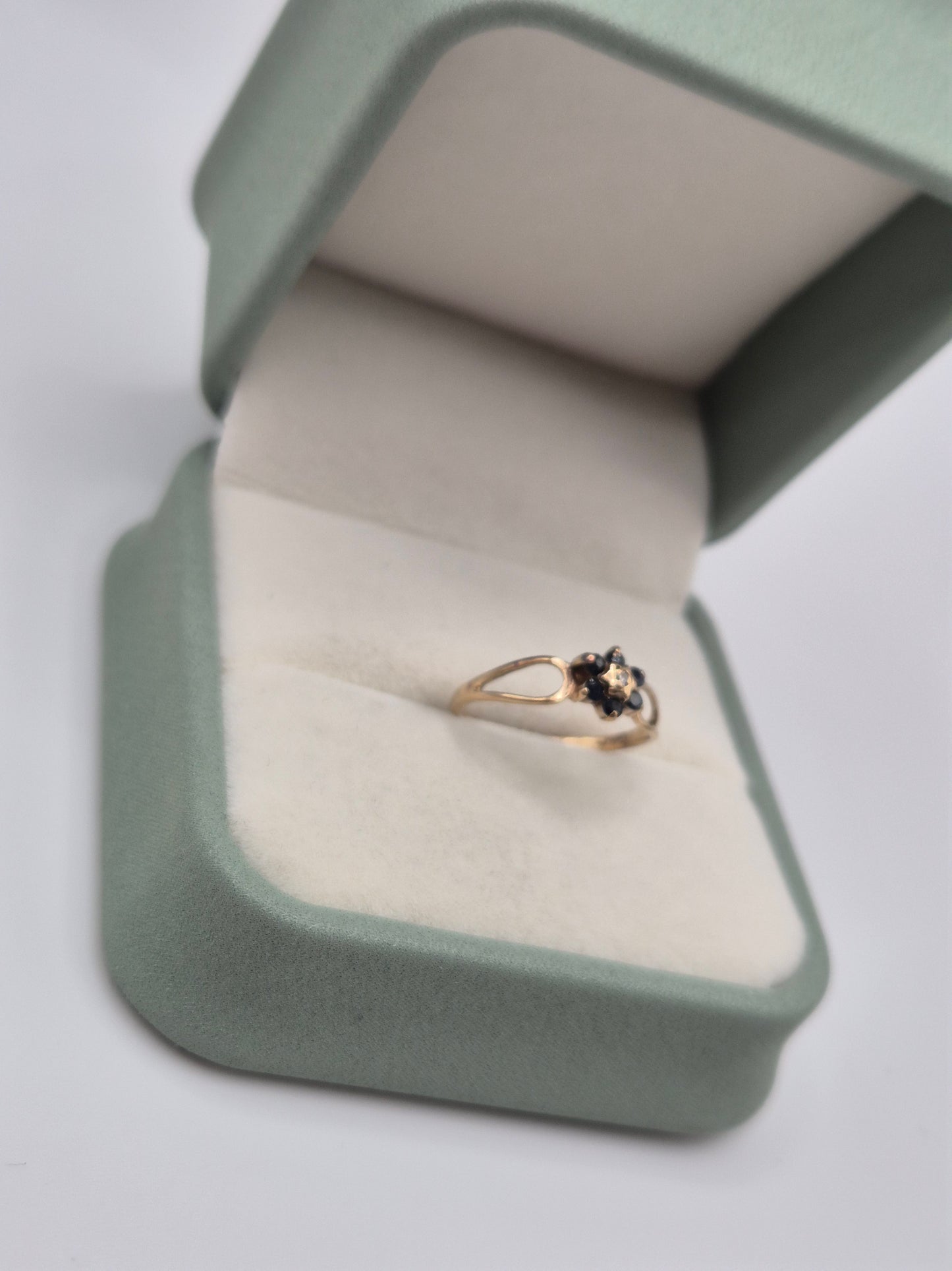 9ct gold sapphire and diamond ring