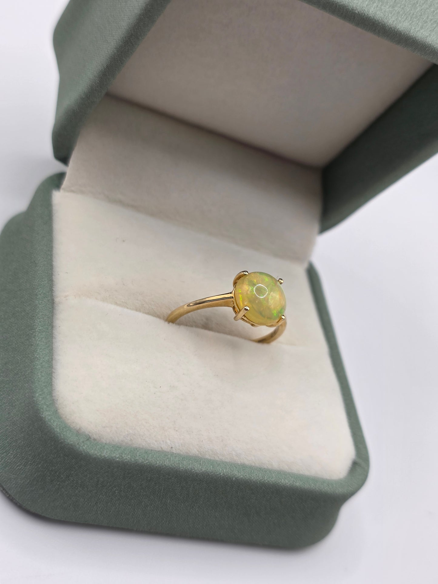 9ct gold opal ring