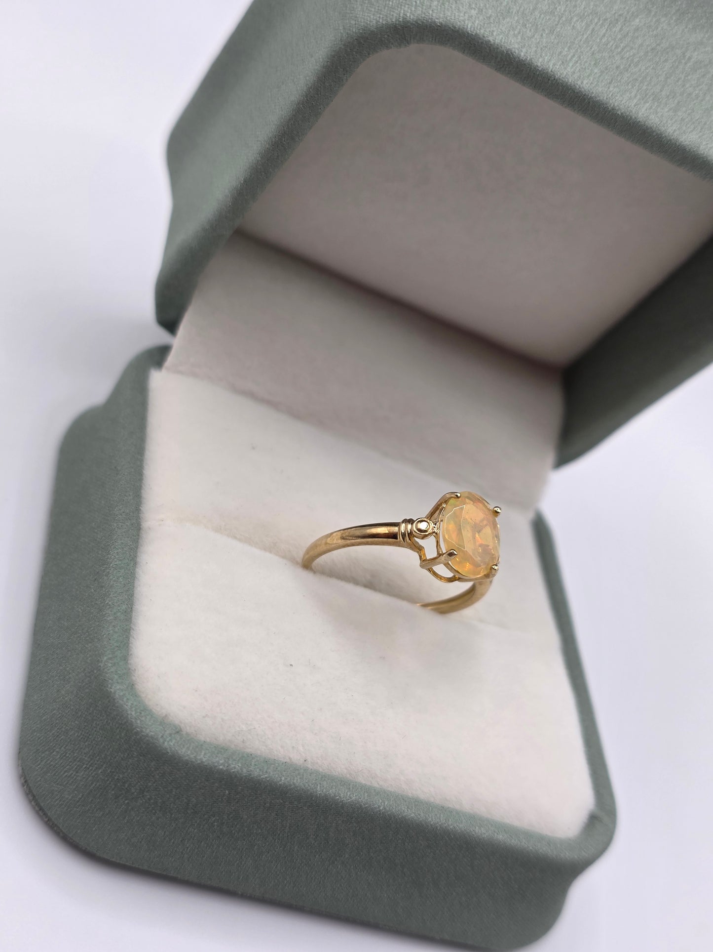 9ct gold opal ring