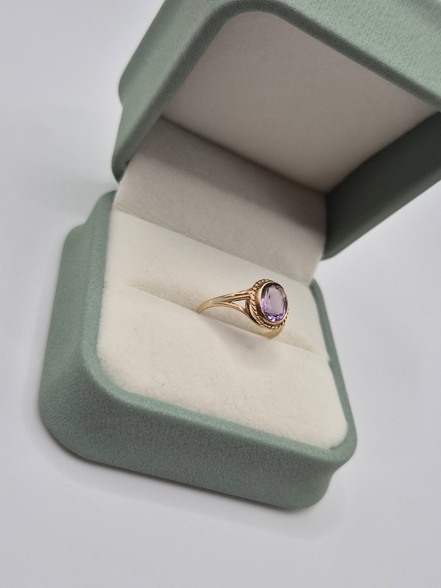9ct gold amethyst ring