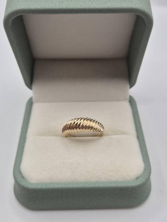 9ct gold croissant ring