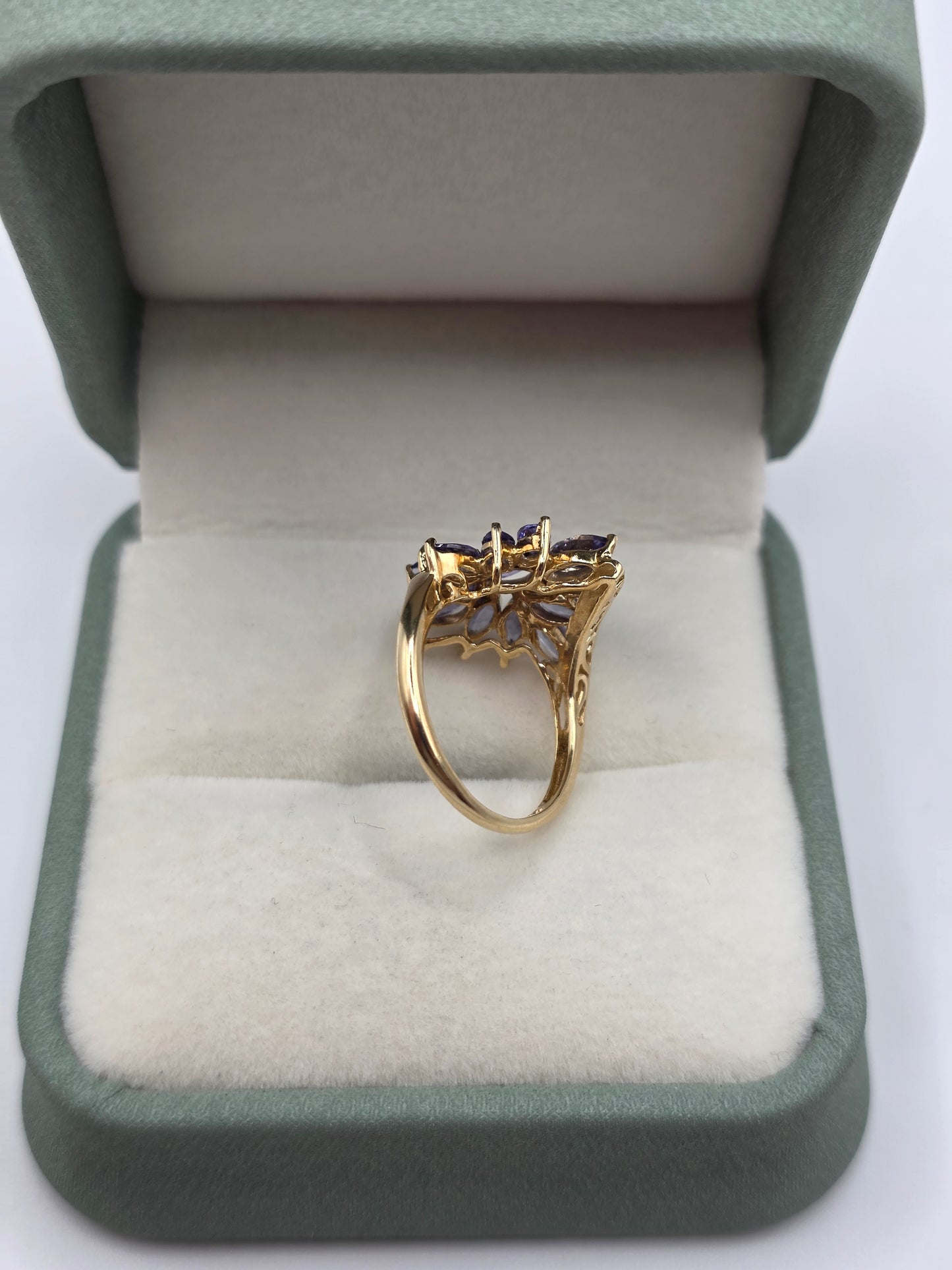 9ct gold tanzanite ring