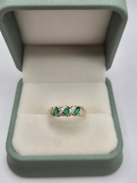 9ct gold emerald and diamond ring