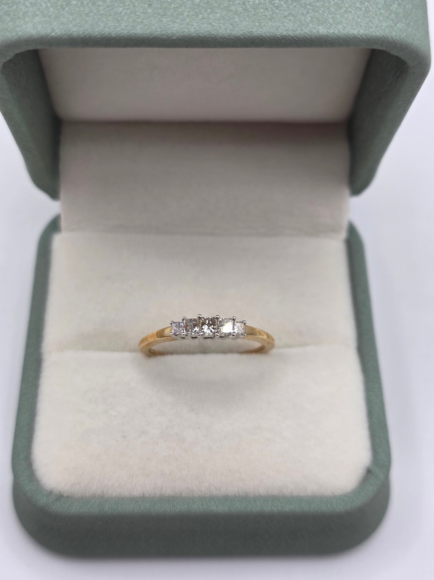 9ct gold diamond ring
