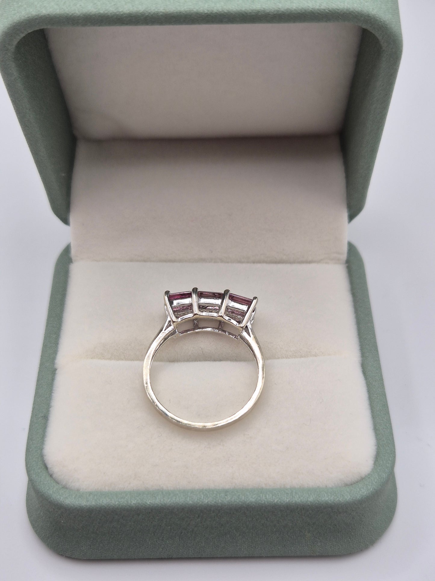 9ct white gold tourmaline ring
