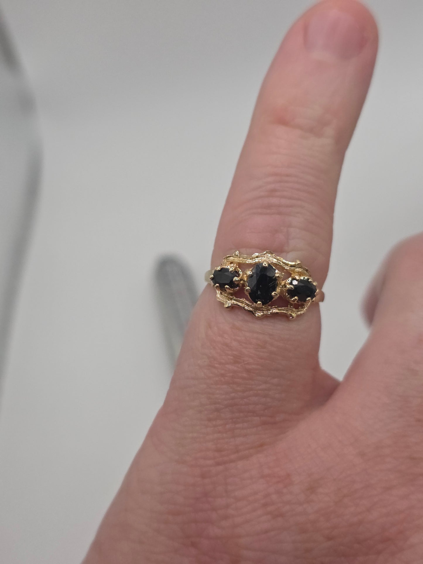 9ct gold sapphire ring