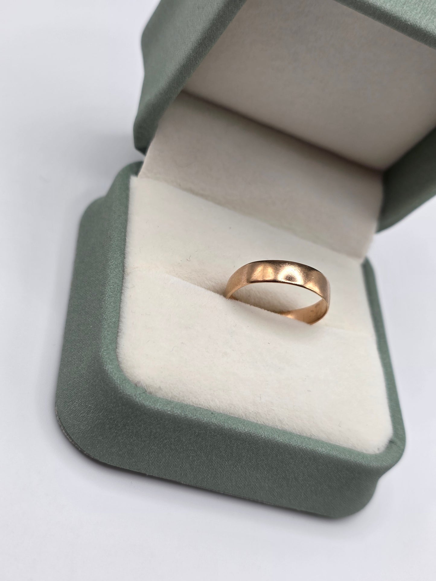 9ct rose gold wedding ring