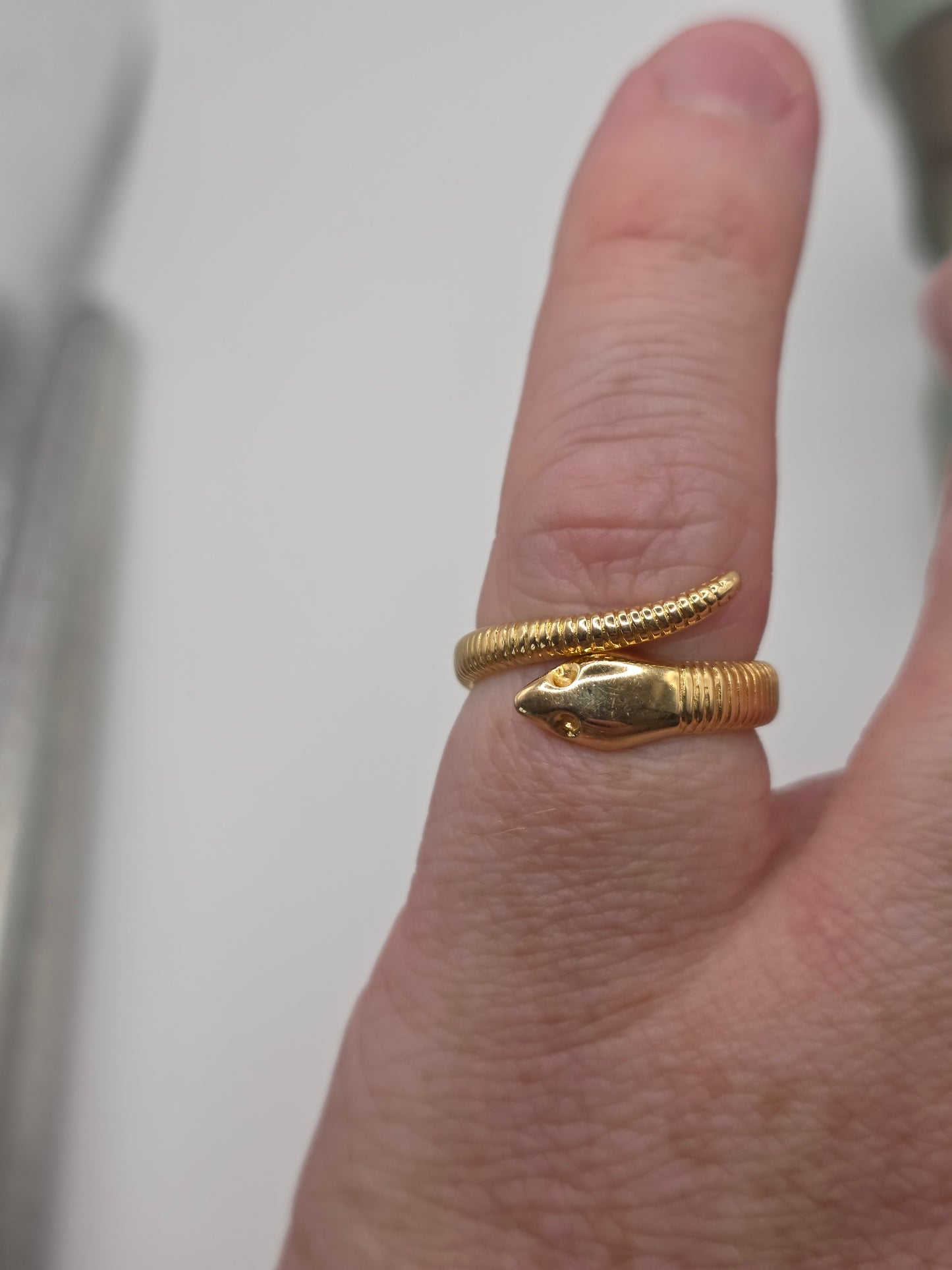 18ct gold snake ring