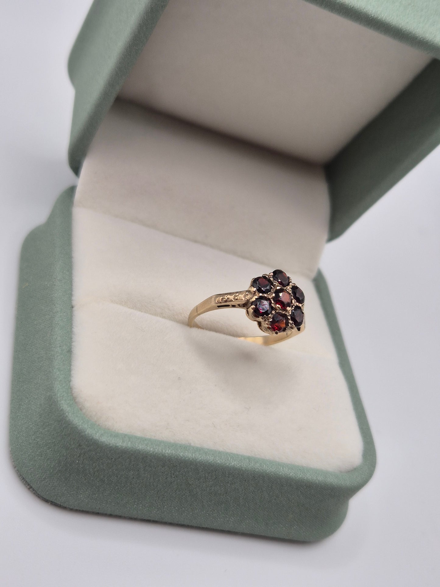9ct gold garnet ring