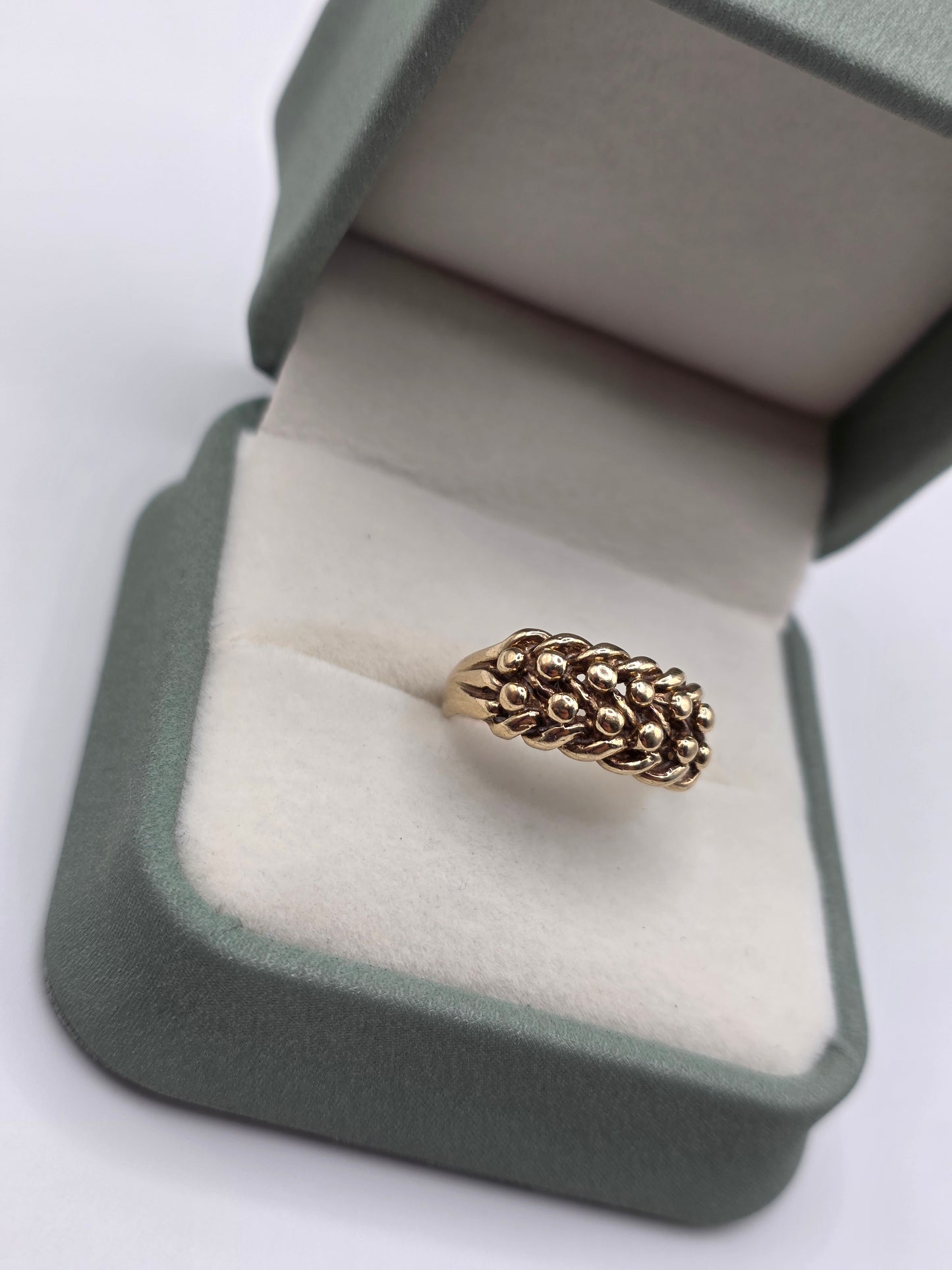 Heavy 9ct gold keeper ring