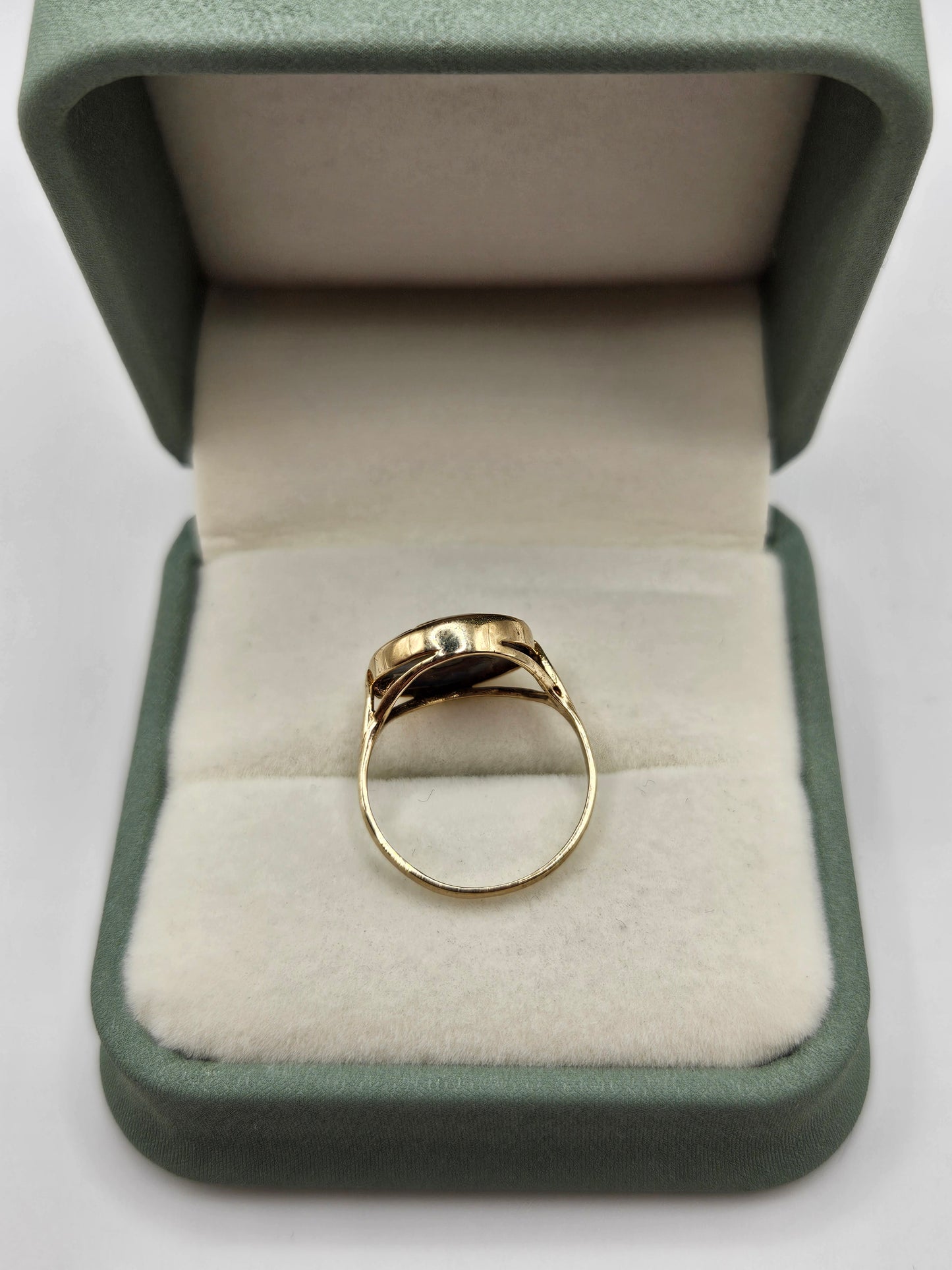 9ct gold abalone shell ring