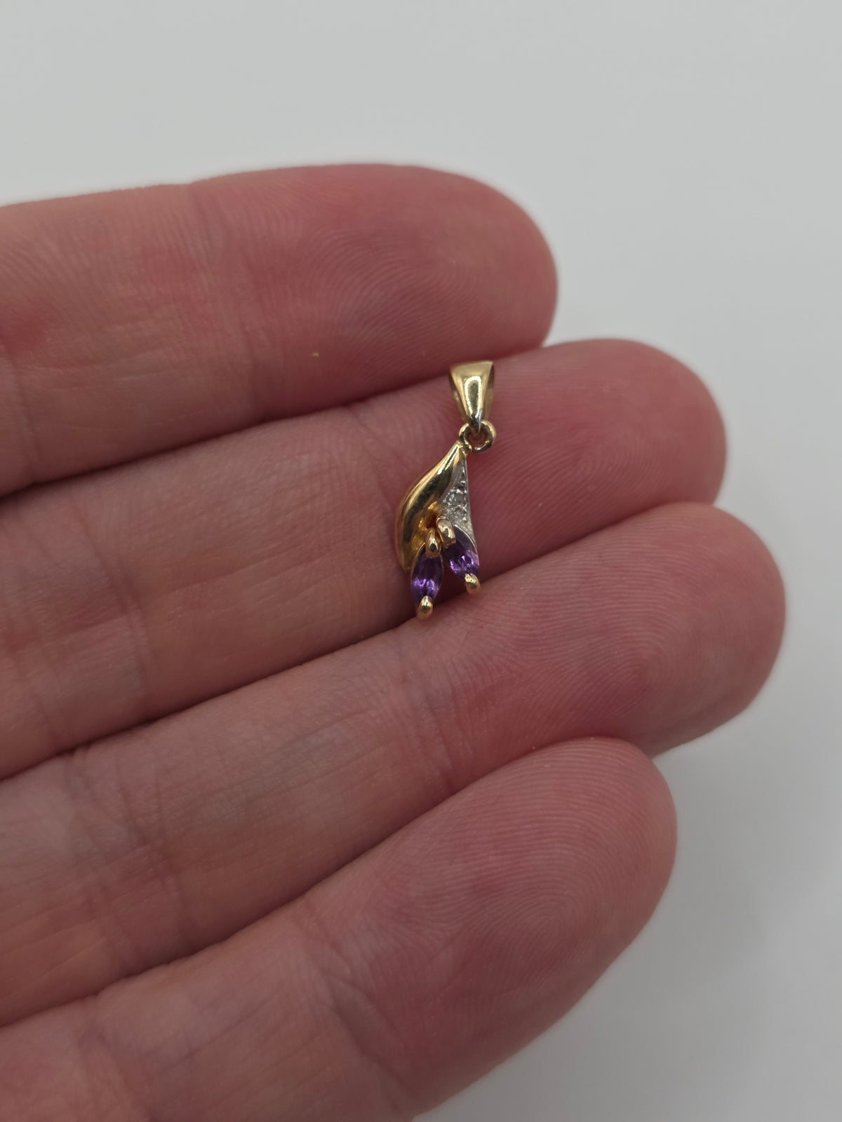 9ct gold amethyst and diamond pendant