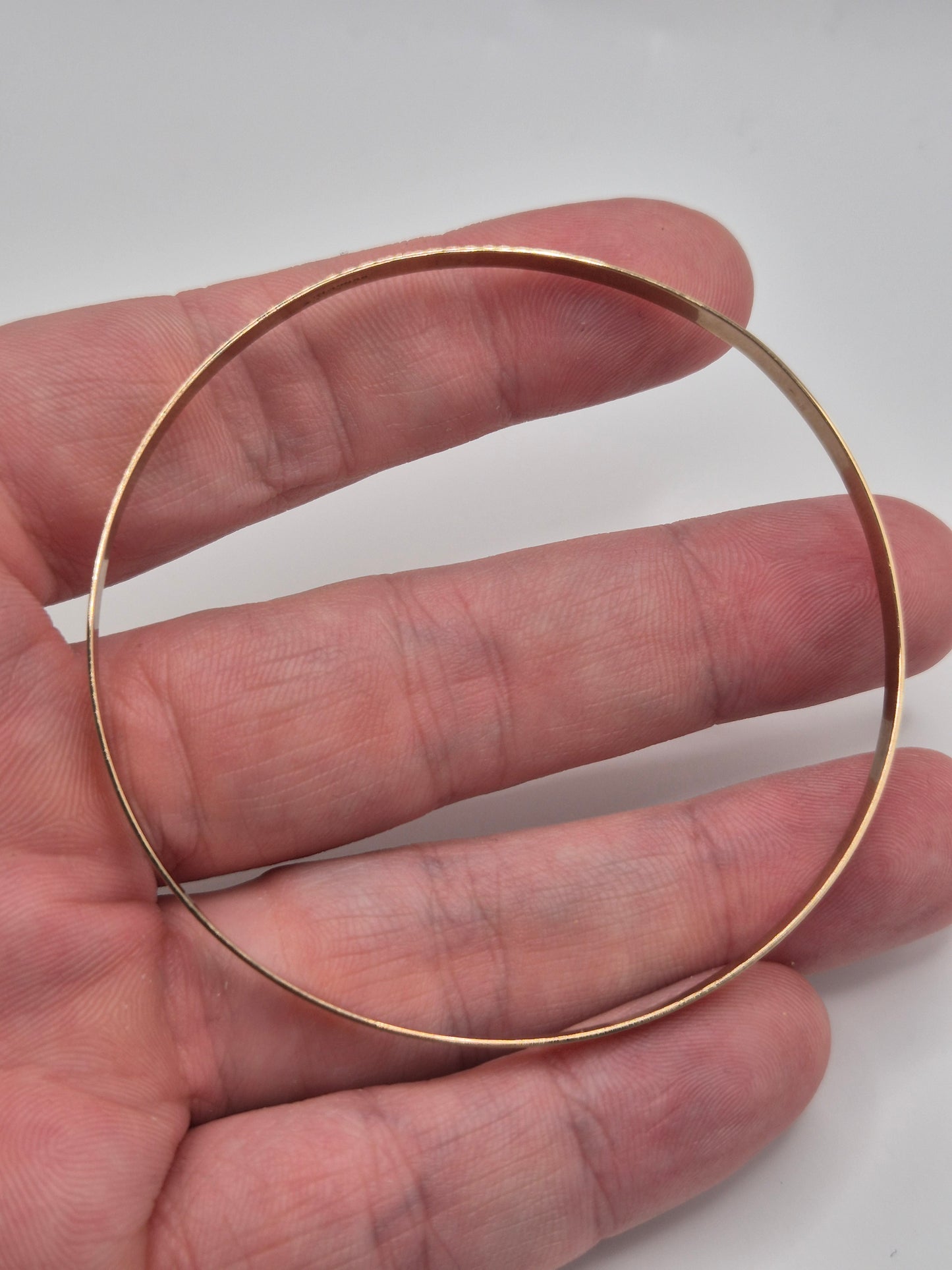 9ct gold bangle