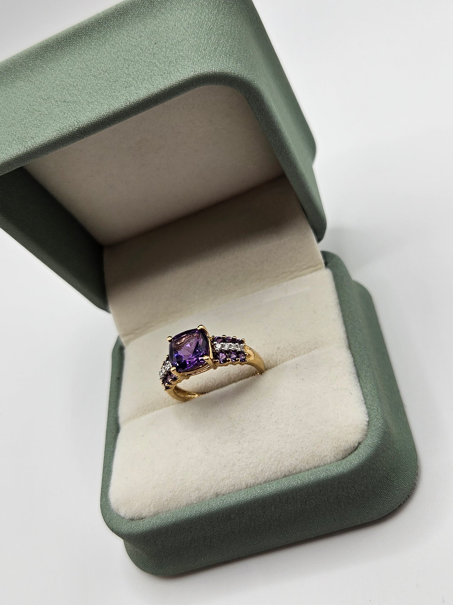 9ct gold amethyst and diamond ring