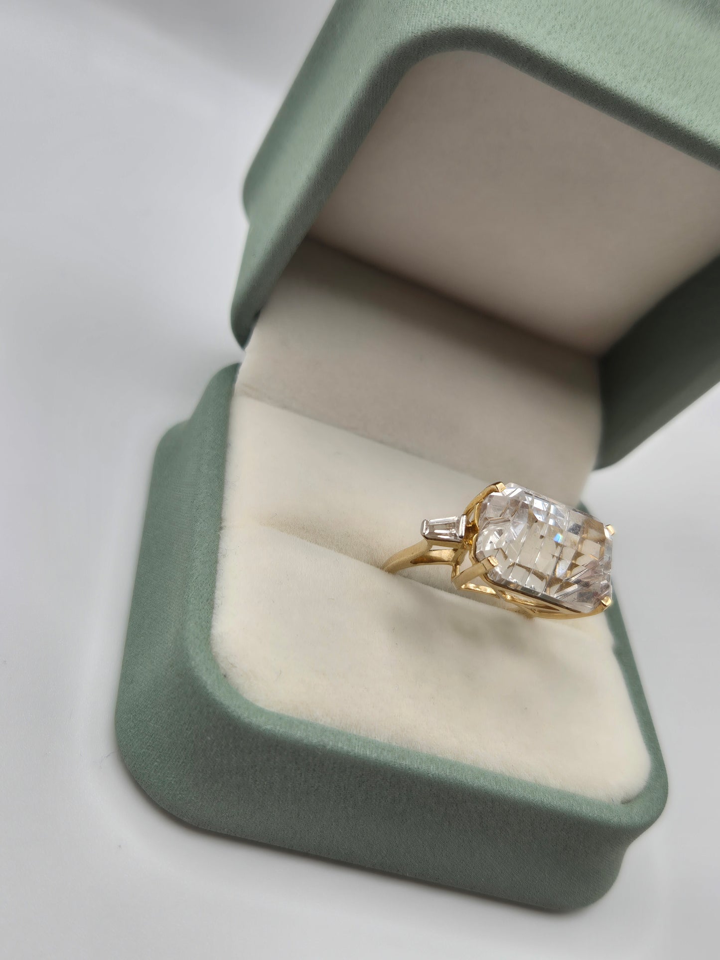 9ct gold glen lahrer white topaz ring