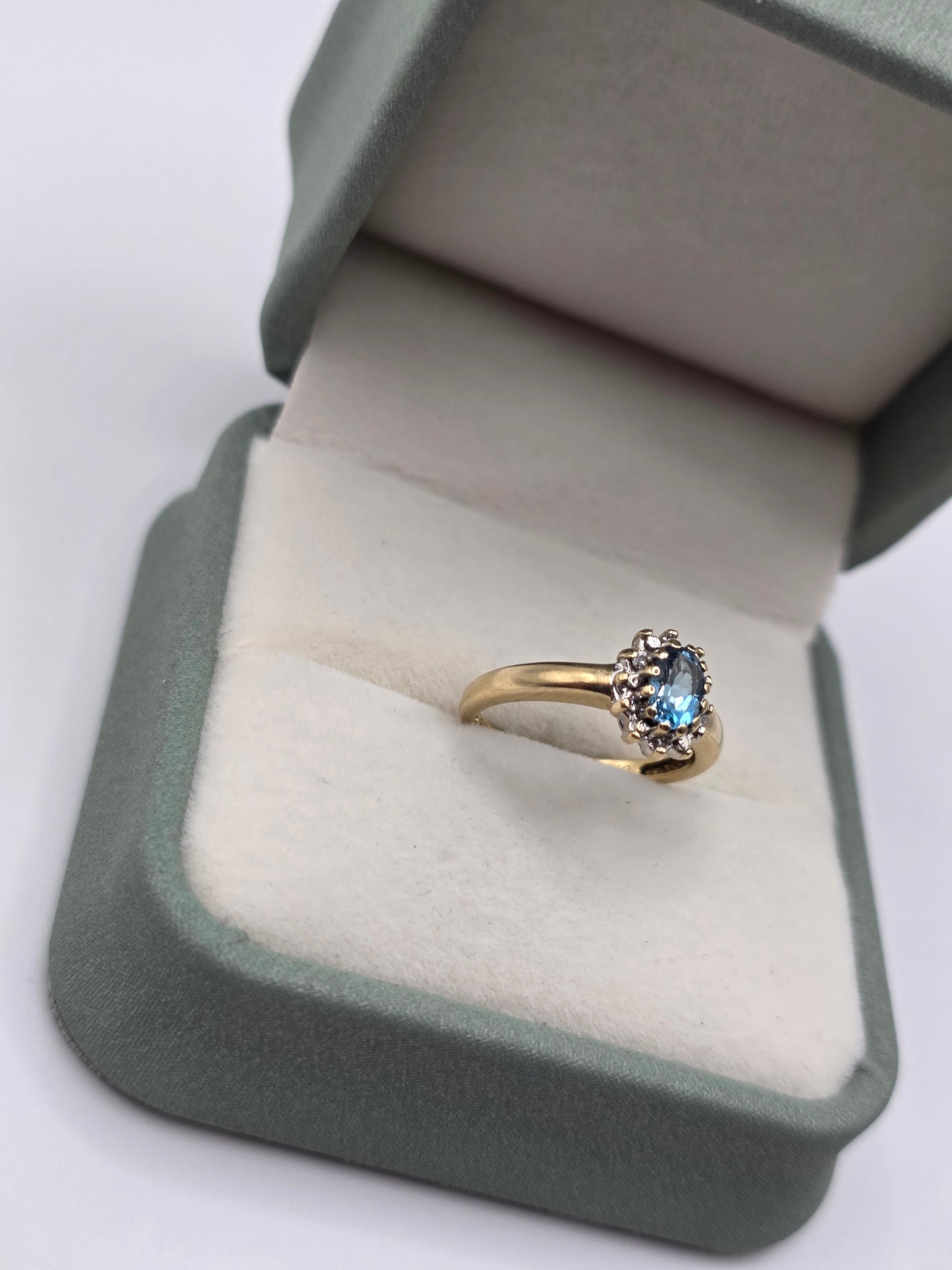 9ct gold topaz and diamond ring
