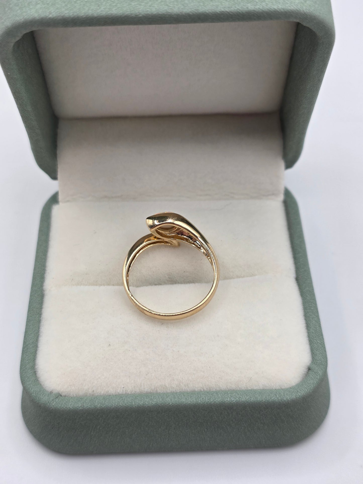 9ct gold opal ring