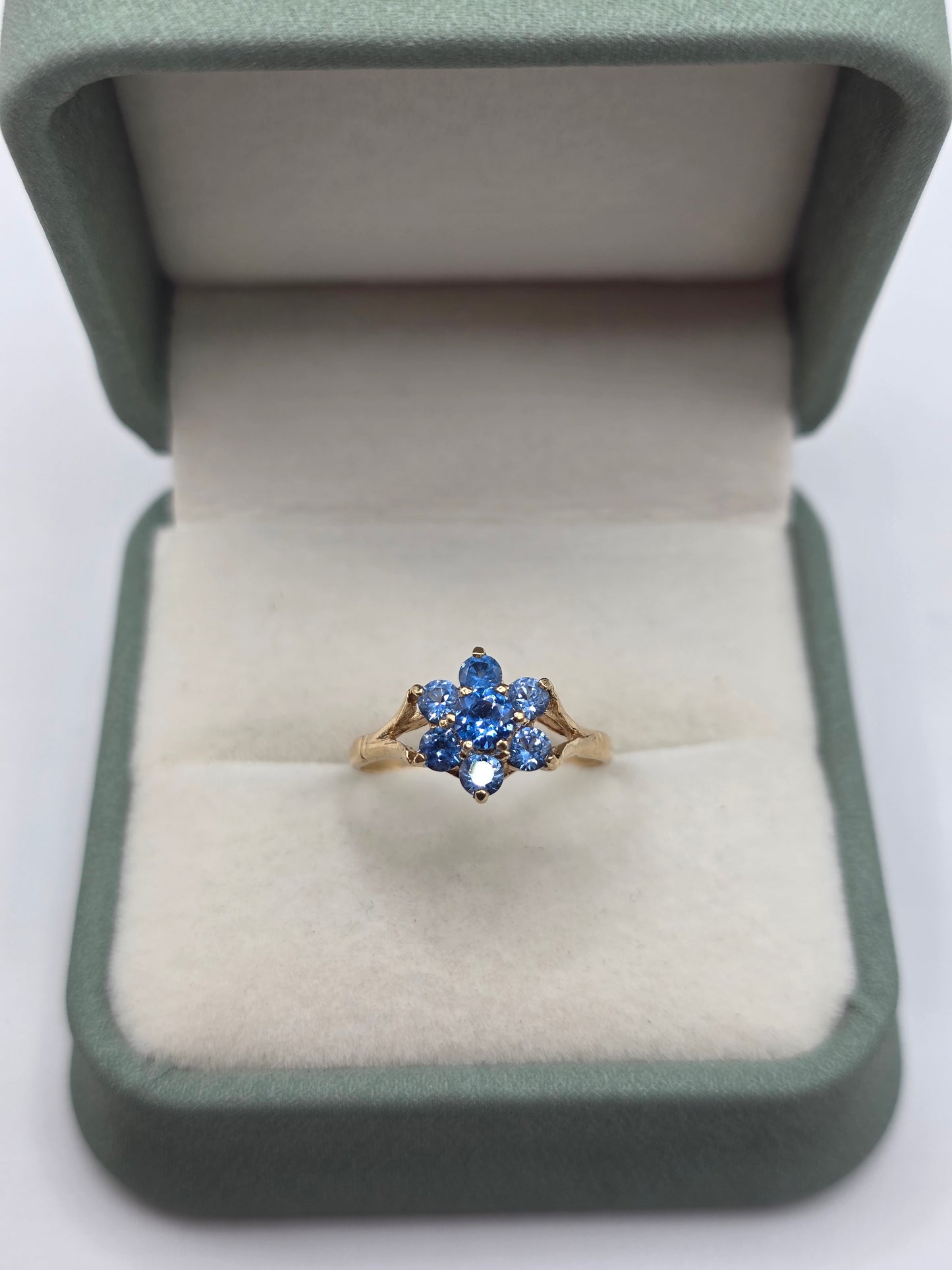 9ct gold blue cz ring