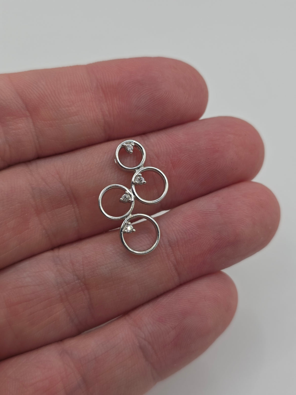 9ct white gold diamond pendant
