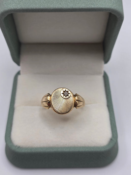 Heavy 9ct gold cz star signet ring