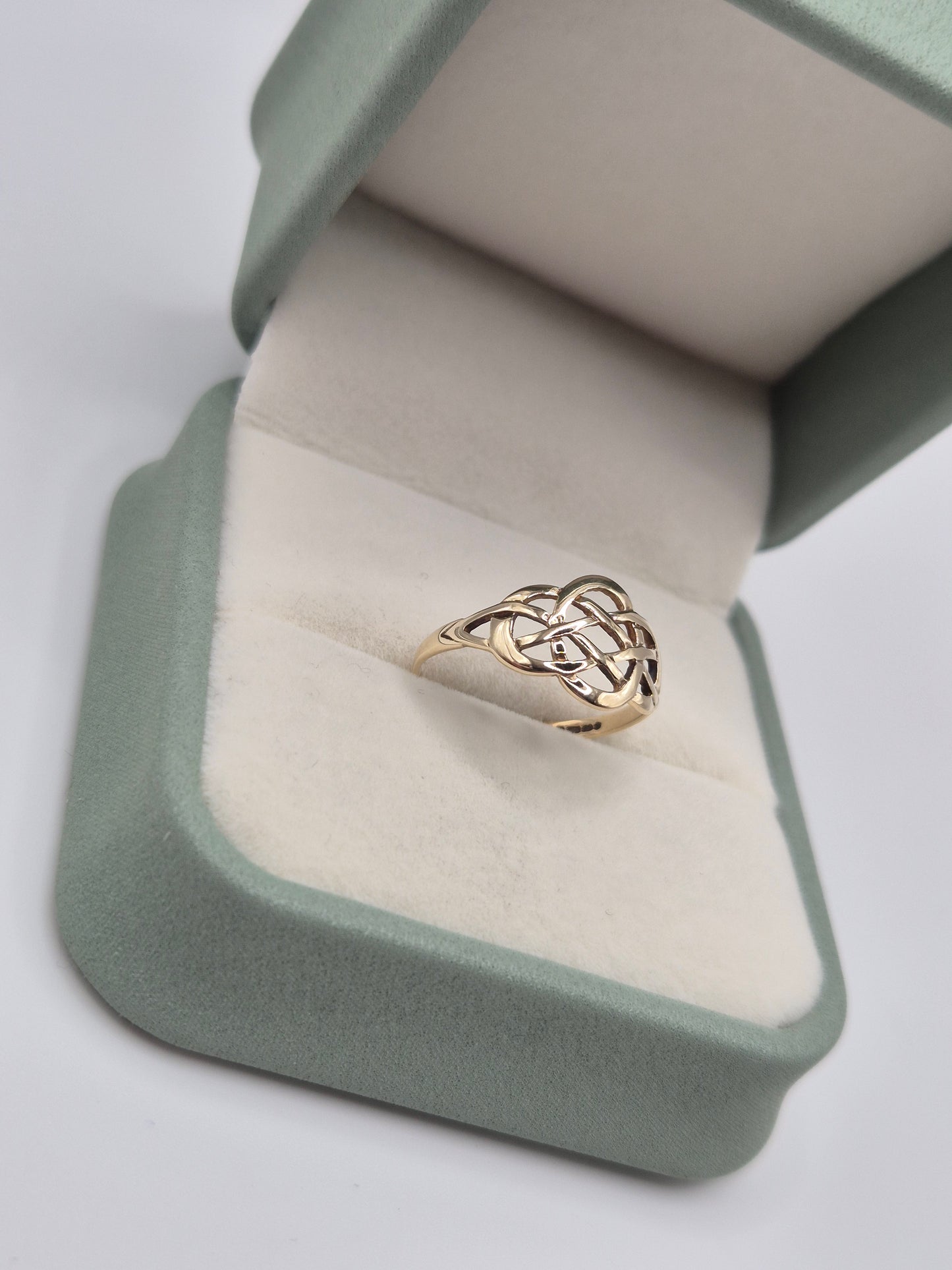 9ct gold celtic ring
