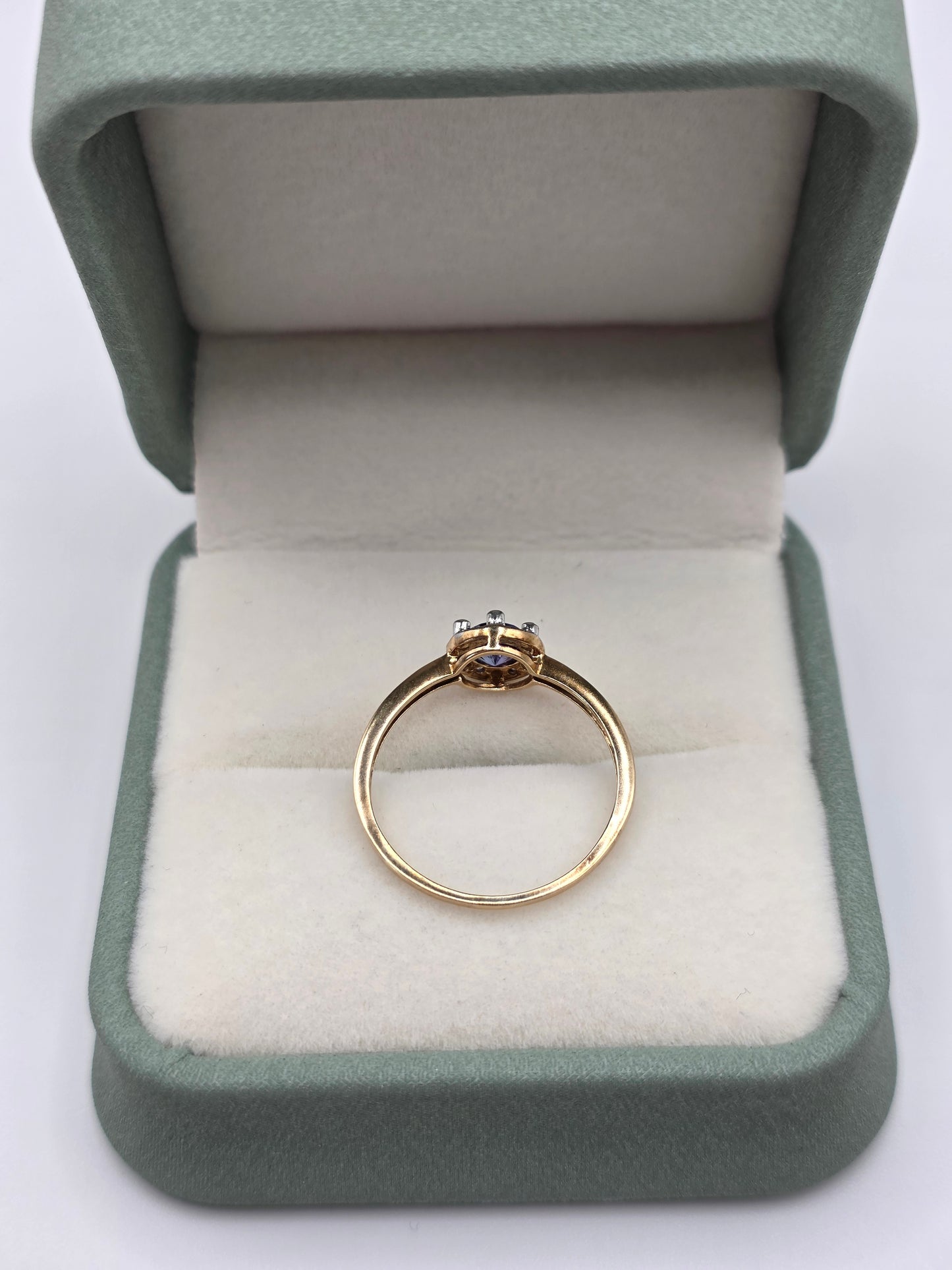 9ct gold tanzanite and diamond ring